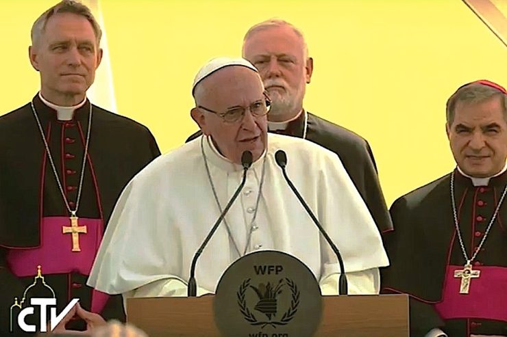 El Papa improvisa unas palabras a los empleados y familiares del PMA