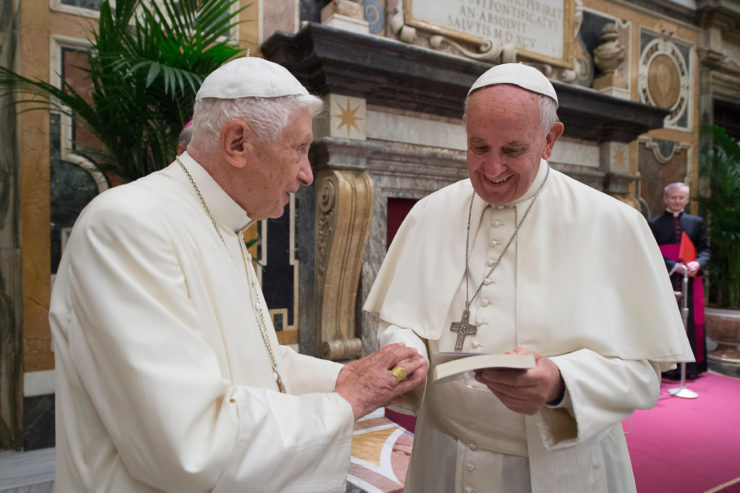 Papa Francisco y Benedicto XVI - Osservatore Romano