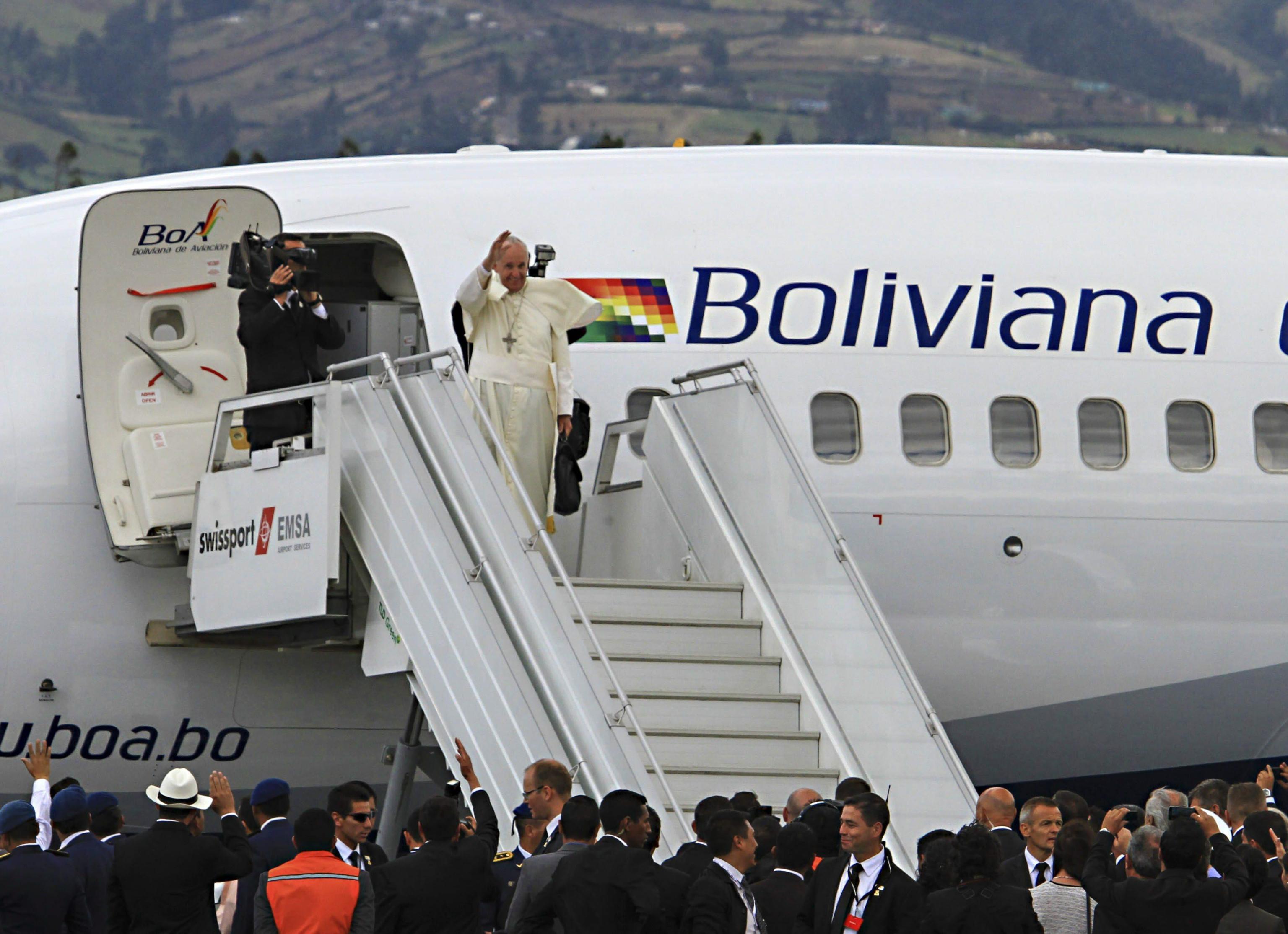 Pope Francis waves goodbye at the Mariscal Sucre airport in Tababela