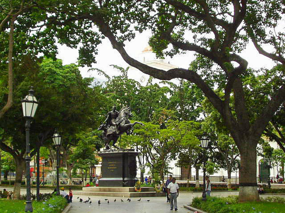 Plaza Bolívar. Primigenia Catedral parish