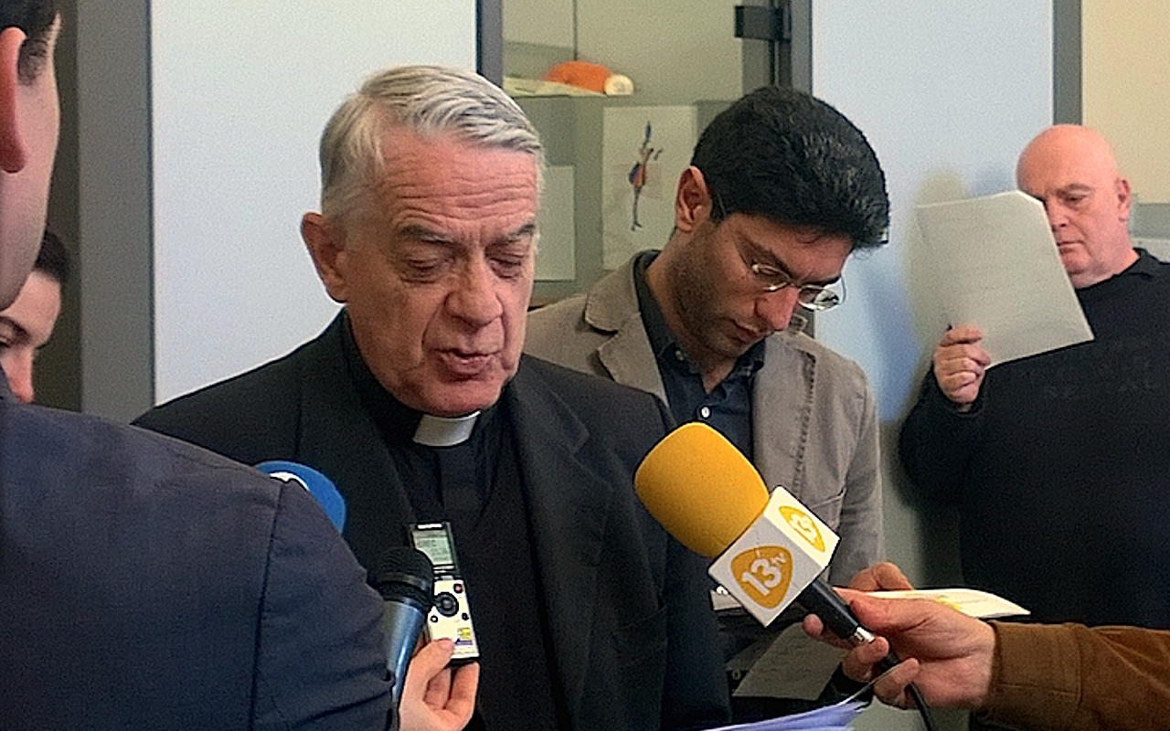 Briefing whit father Lombardi in the press room  (Archive)
