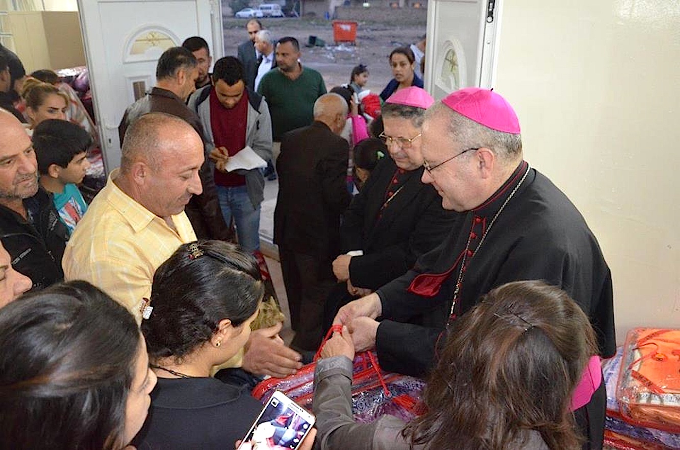 The Apostolic Nuncio in Iraq visit the refugee camp of Bagdad