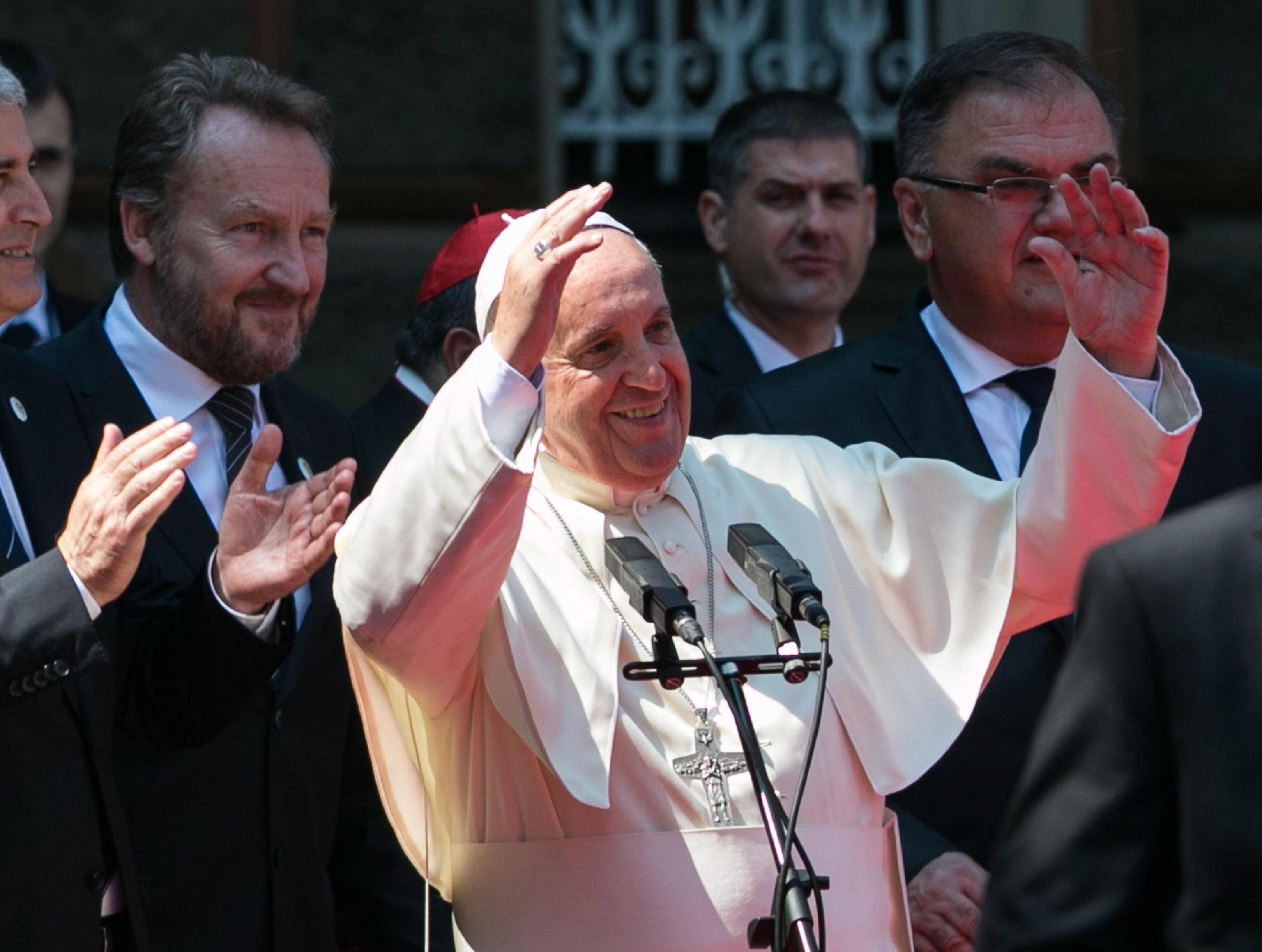 Pope Francis delivers his message 'May peace be with you"