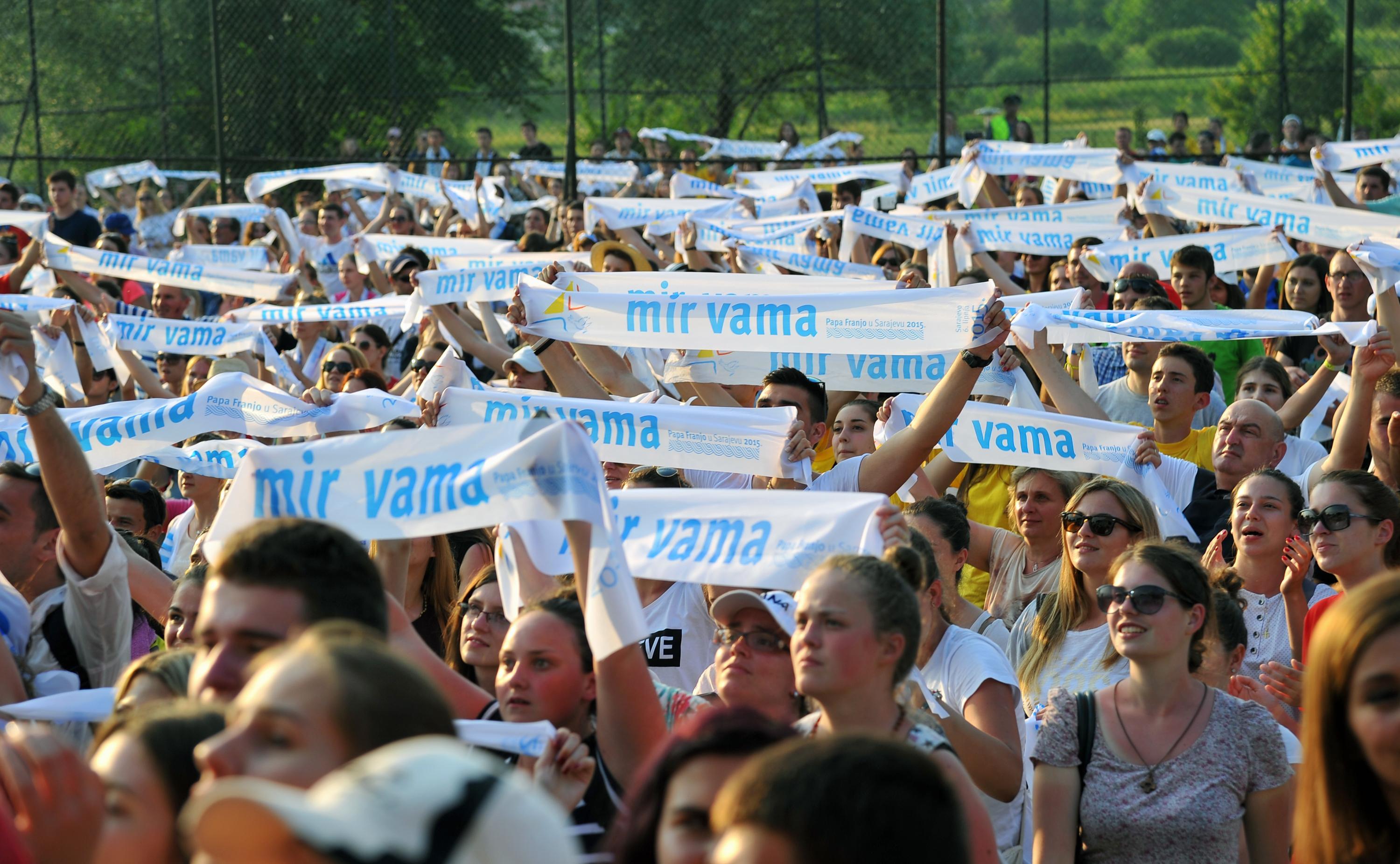 Youth awaiting Pope Francis