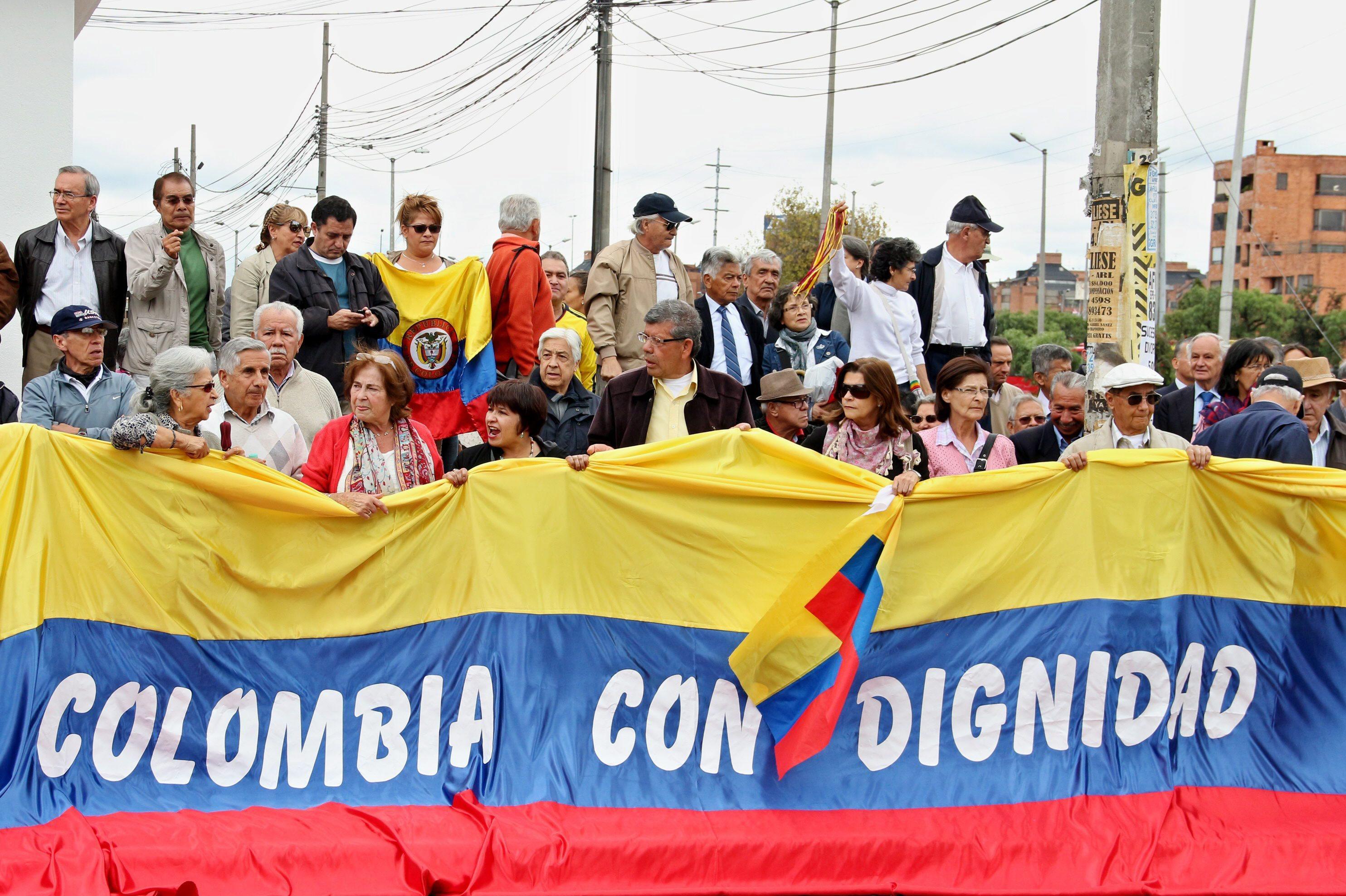 protest against the deportation of Colombians from Venezuela outside the embassy of that country in Bogota