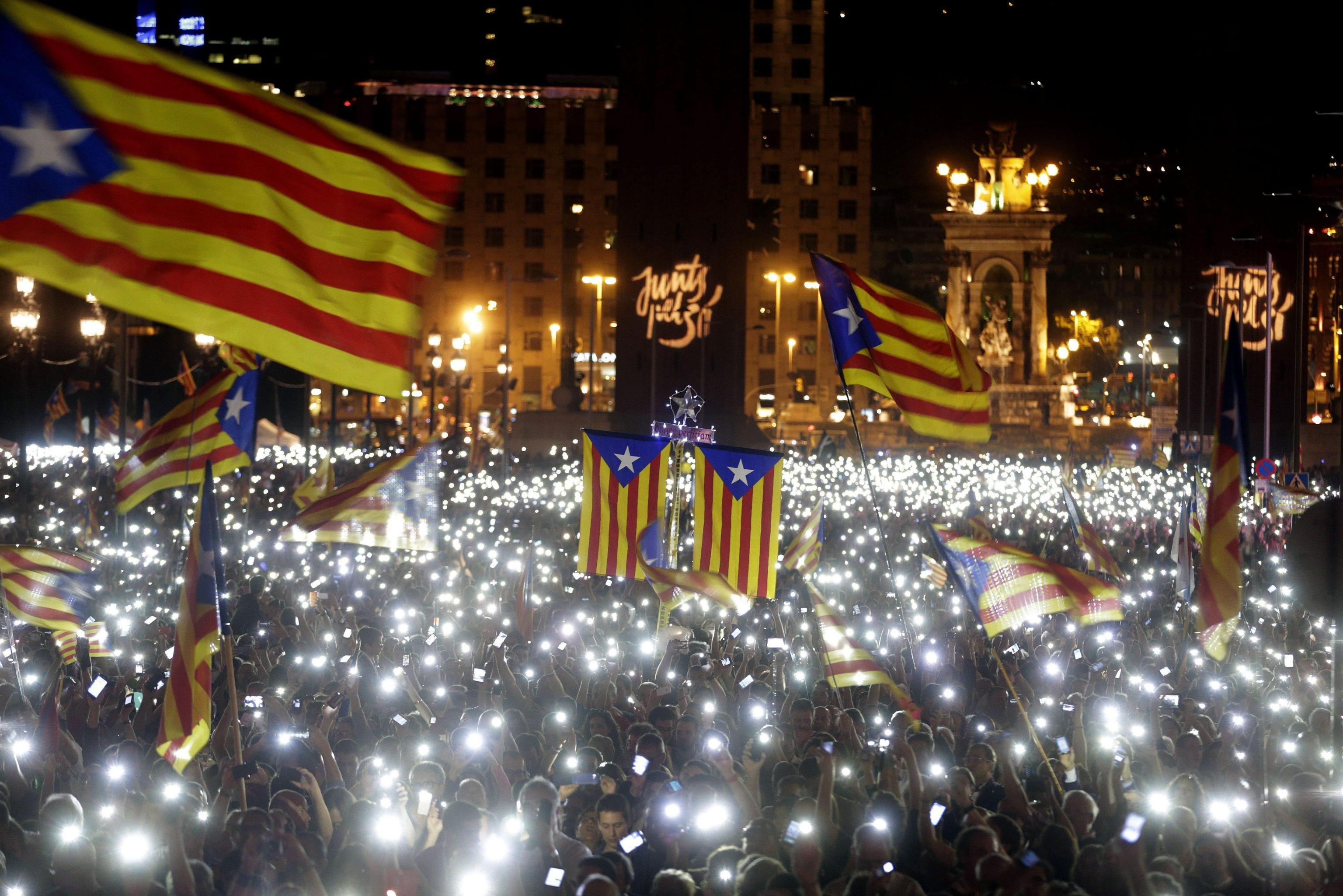 Mobile phones light up the crowd of people attending the last leg of the election campaign of the pro-sovereignty bloc 'Junts pel Si' (Together for the Yes) in Barcelona