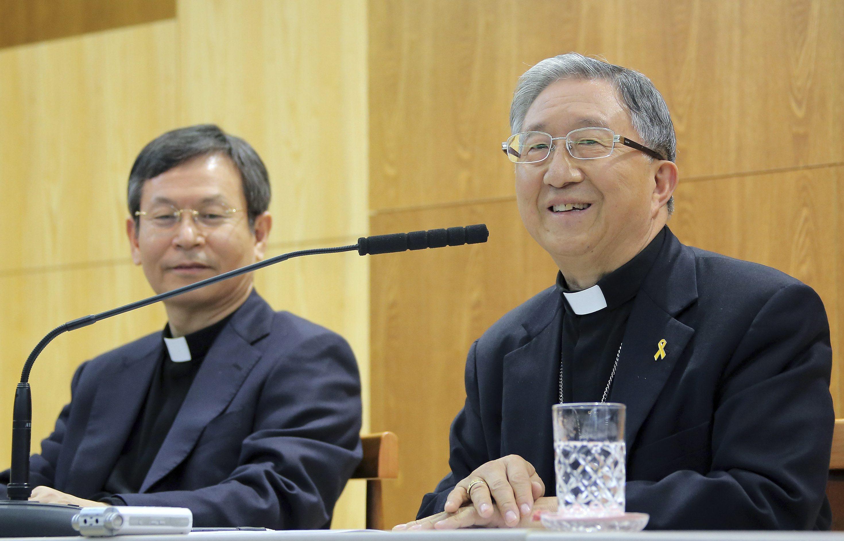 South Korean Archbishop Kim Hee-joong (R) holds a news conference in Seoul