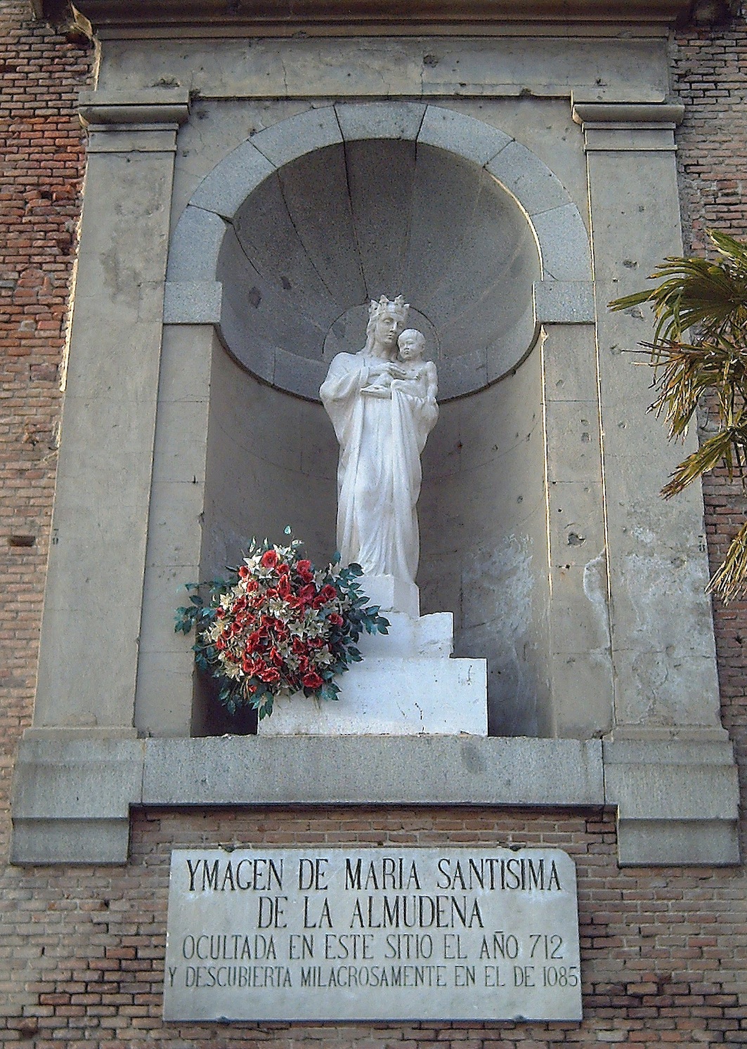 Image of the Virgin Mary on the rear wall of the Almudena Cathedral in Madrid