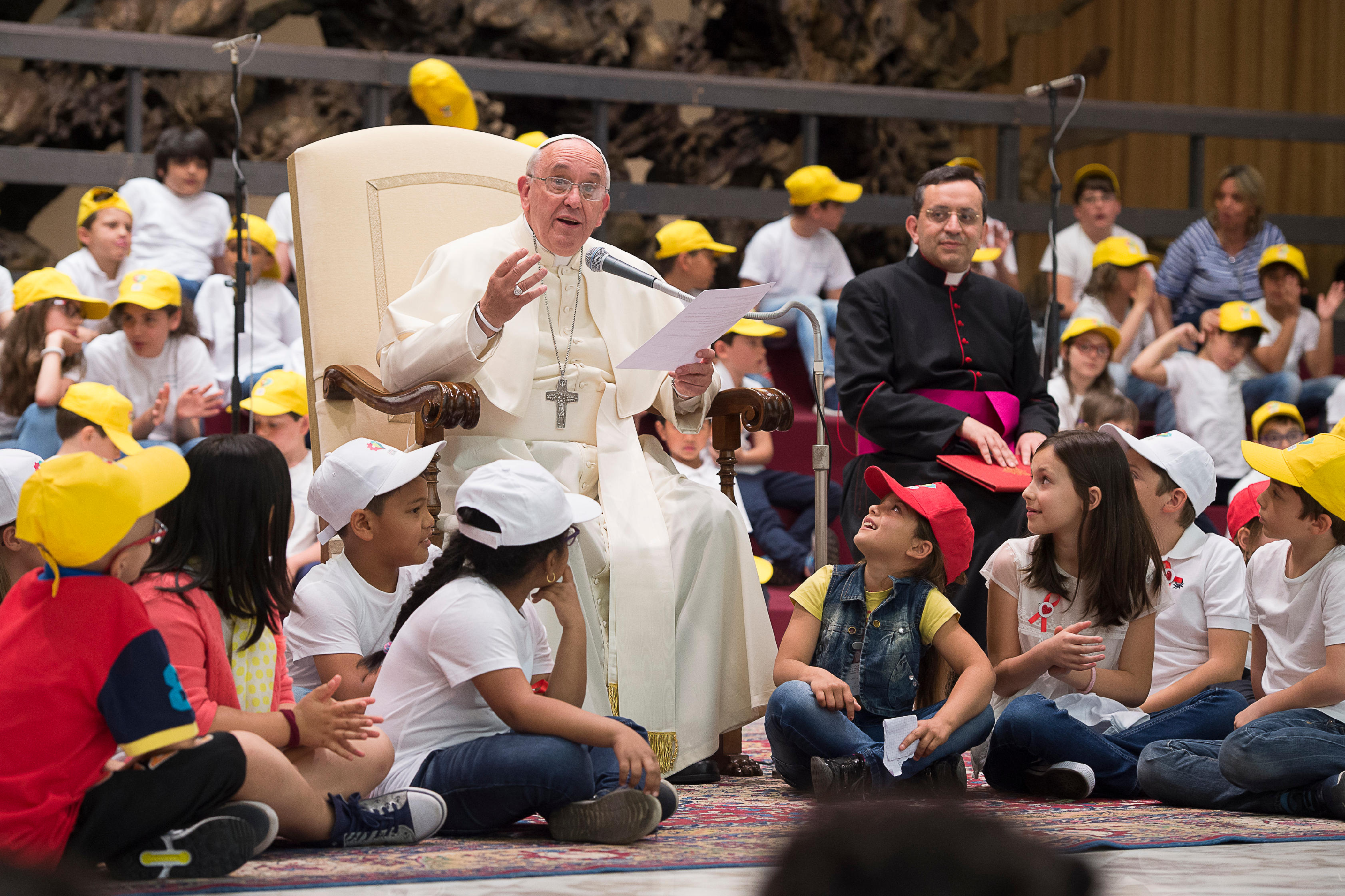 Pope Francis with a children in Paul VI room