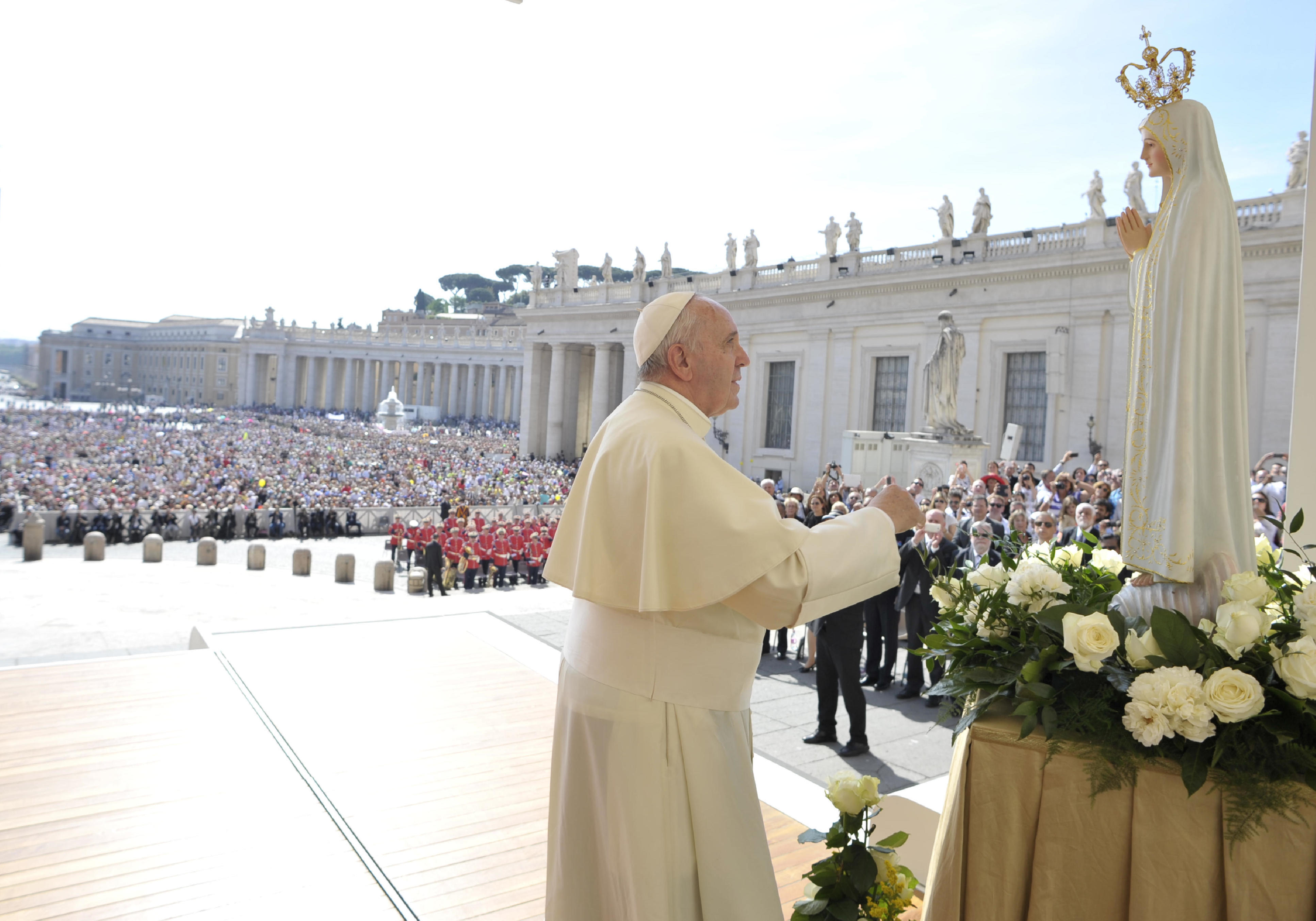 Pope Francis in front of a statue of Our Lady of Fatima during the General Audience of Wednesday 13th of May 2015