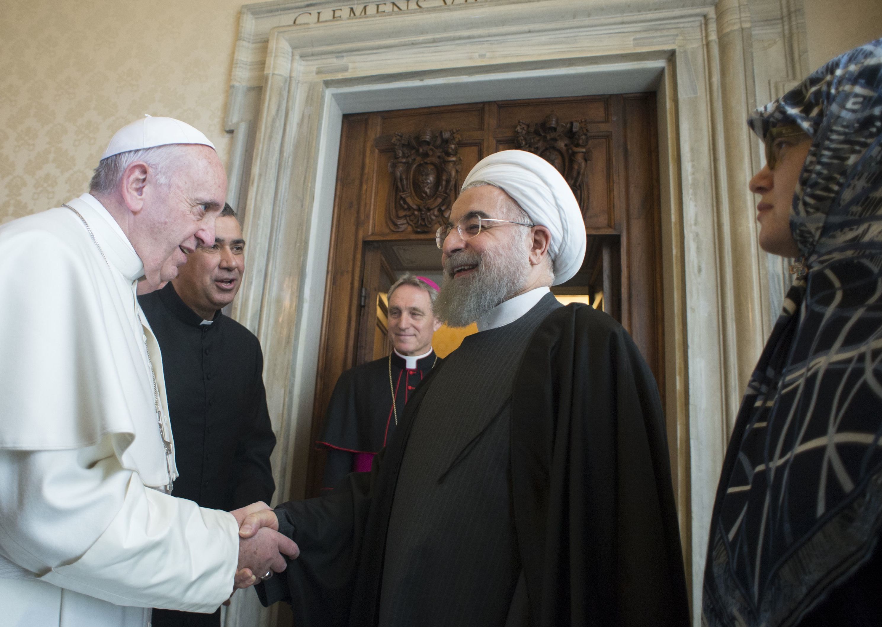 El papa Francisco con el presidente Hassan Rouhani y consorte