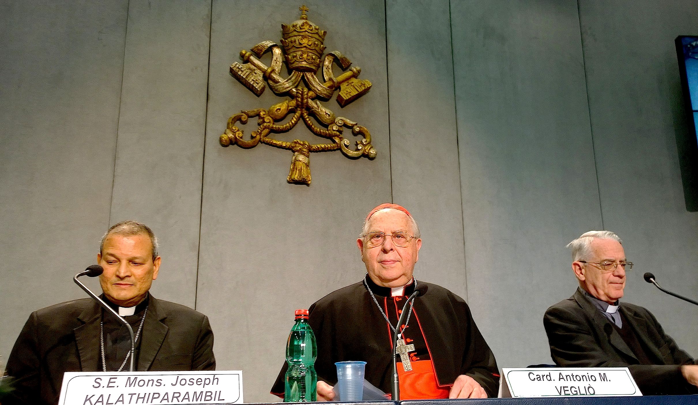 Cardinal Vegliò during the presentation of the Francis message for the migrants day.  Holy See press room 1 october 2015