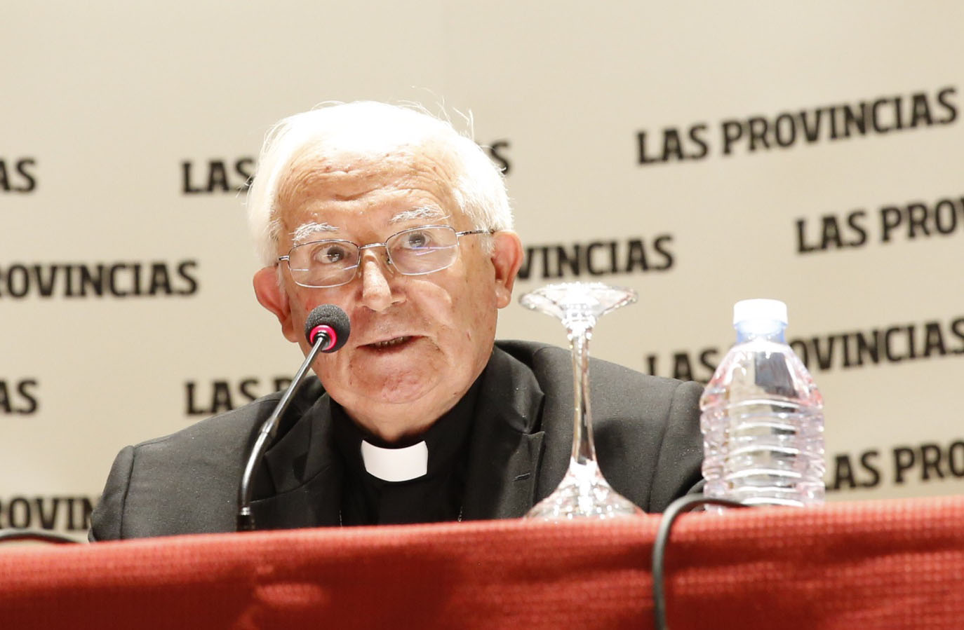 El cardenal Cañizares en la conferencia que ha impartido en el Ateneo Mercantil
