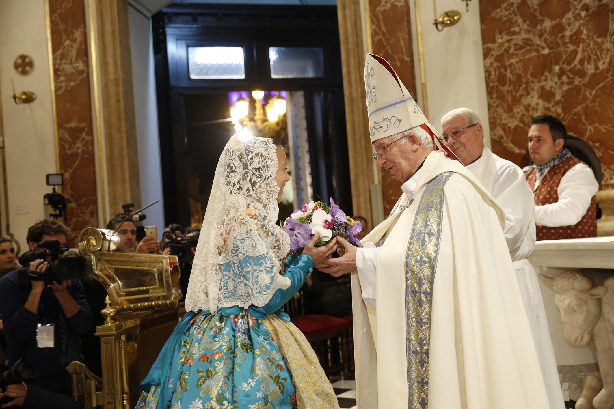 El cardenal Cañizares recibe a la Fallera Mayor Infantil, Sofía Soler