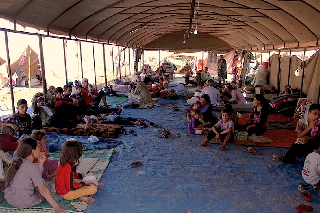 Yazidi refugees on Mount Sinjar in August 2014 foto Rachel Unkovic:International Rescue Committee