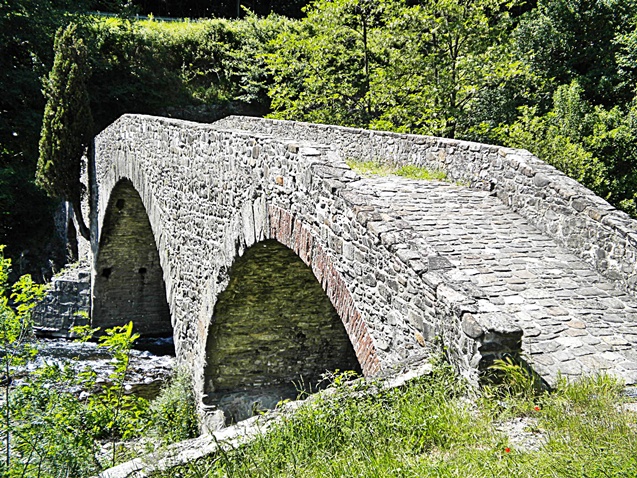 Puente medioeval en Cerbaia (Wikicommons cc -Tuscanycalling)