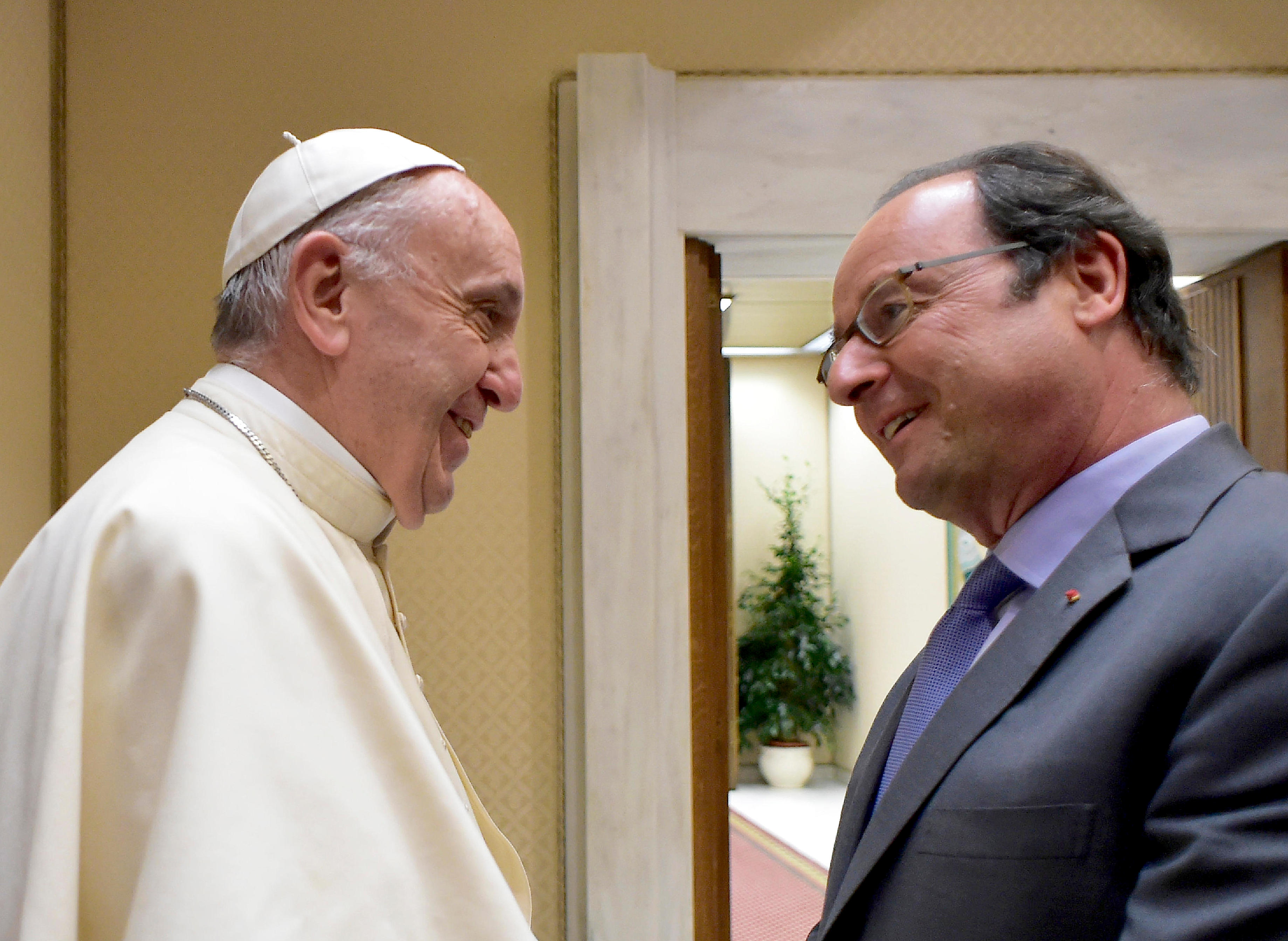El presidente Hollande recibido por el papa Francisco (Foto@Osservatore.va)
