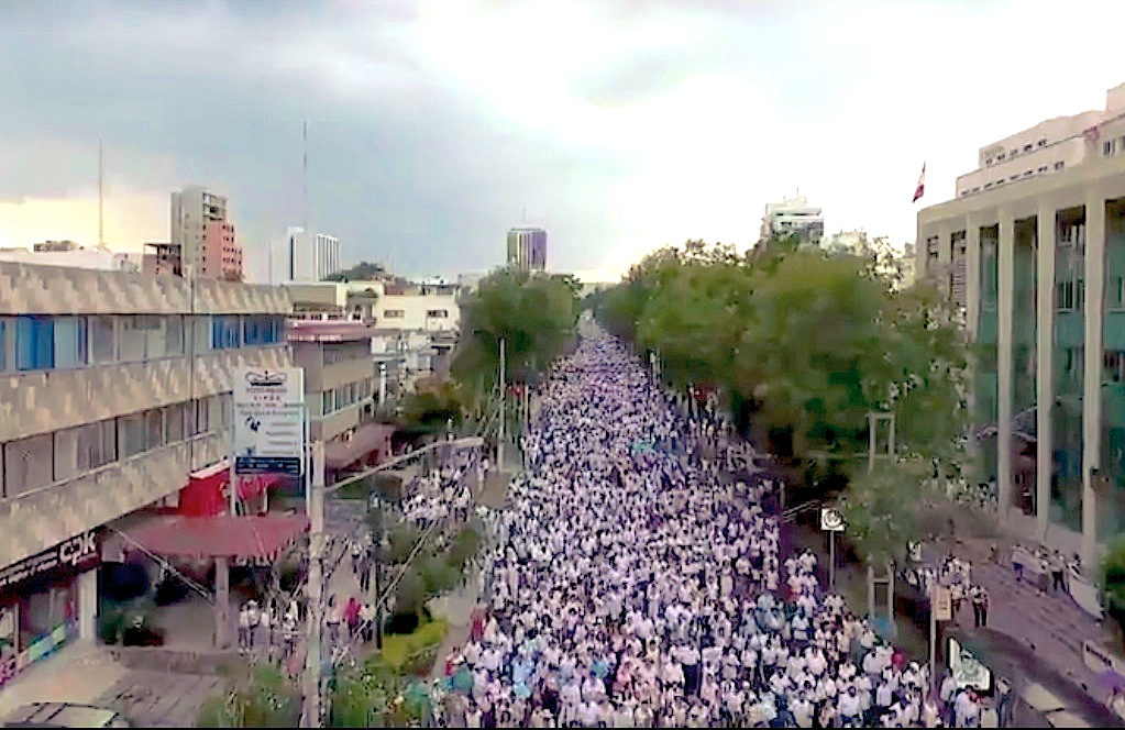Marcha en Jalisco, México, a favor de la familia