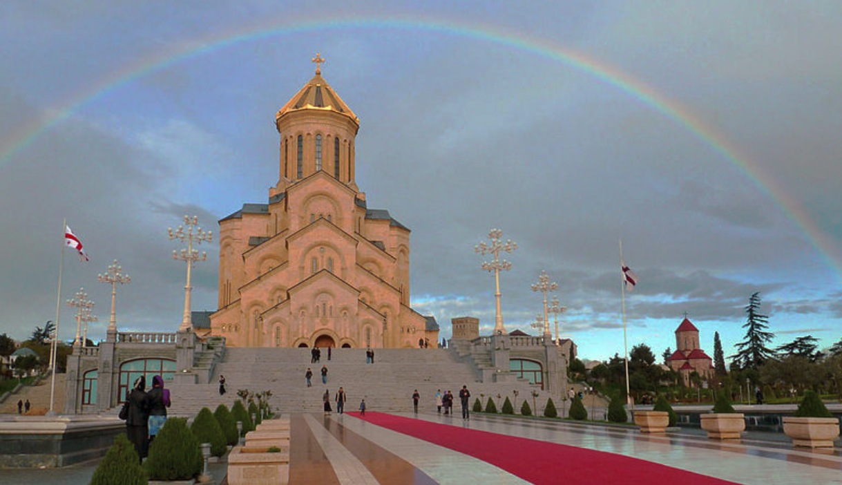 Sameba, catedral ortodoxa Tbilisi / Wikimedia Commons - Roberto Strauss, CC BY 2.0 (cropped)