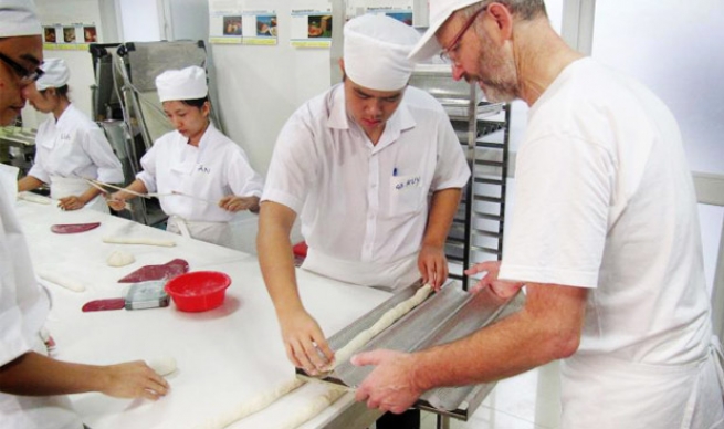 Taller de panadería de los Salesianos en Vietnam (Foto Ans)