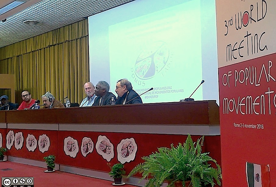 En el palco el cardenal Turkson y el ex presidente Mujica (Foto ZENIT CC)