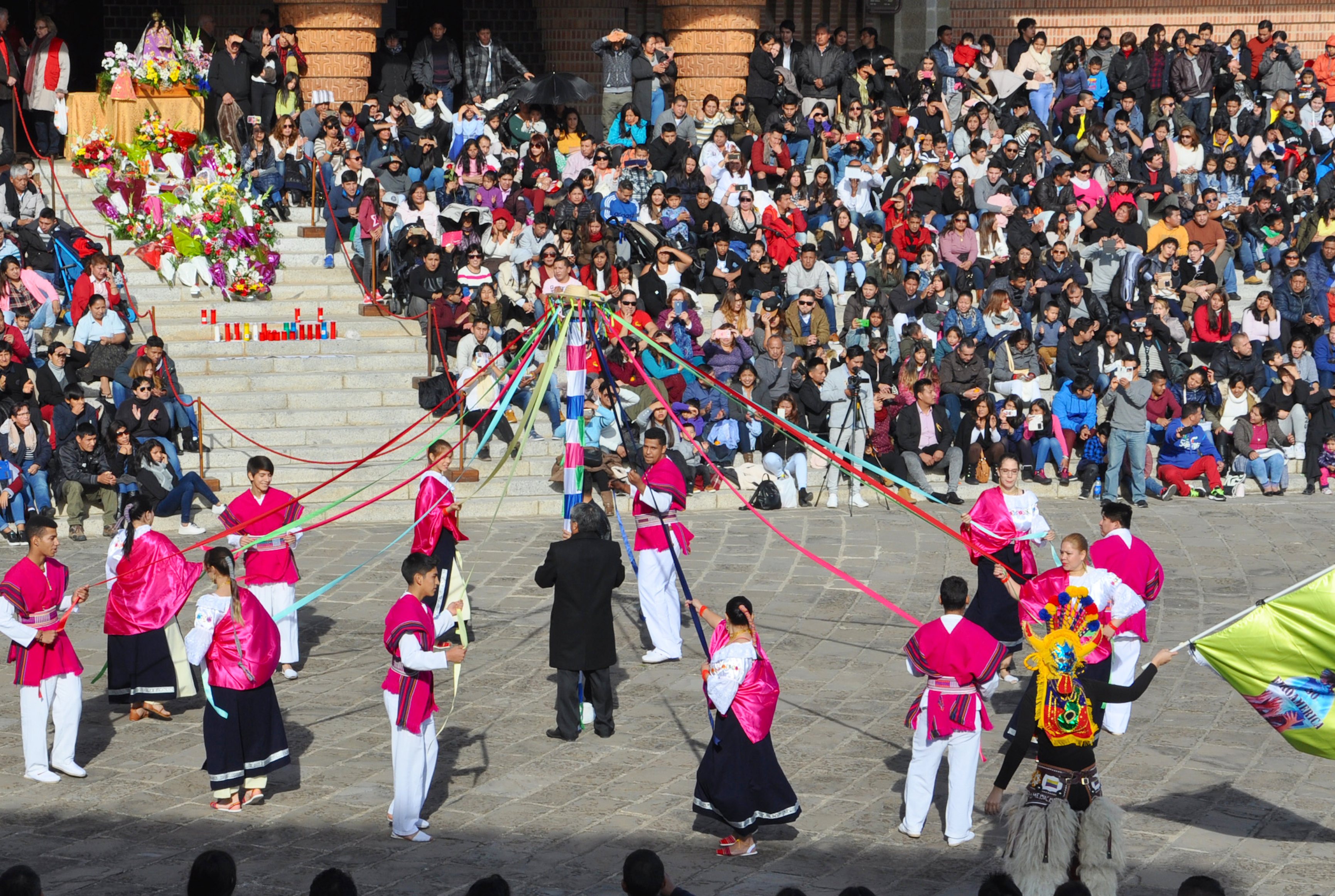 Las danzas folclóricas en Torreciudad (Fto. Santuario)
