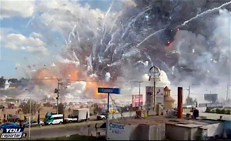 Explosión en un mercado pirotecnico en México (Youreporter.it)