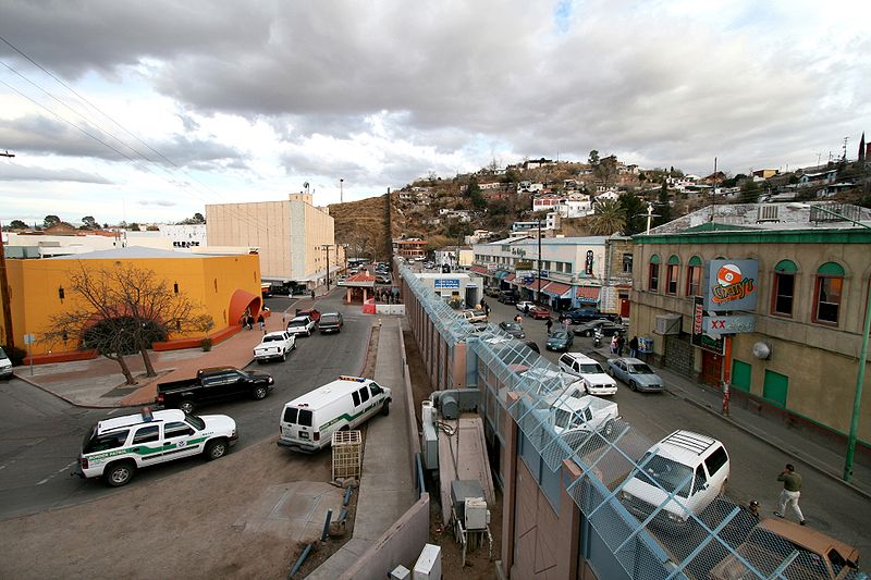 Frontera México-EE.UU y el muro en Nogales (Foto Wikicommons)