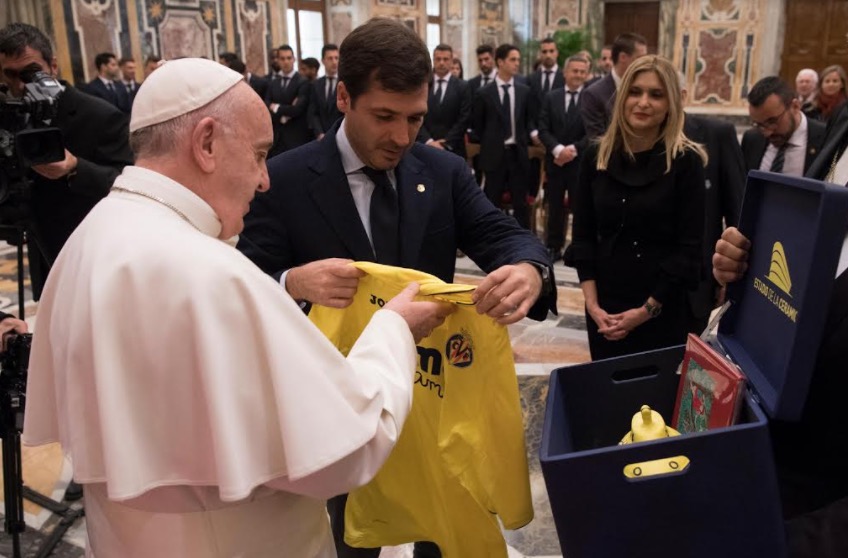 El Papa con el _Villareal (Fto. Osservtore © Romano)