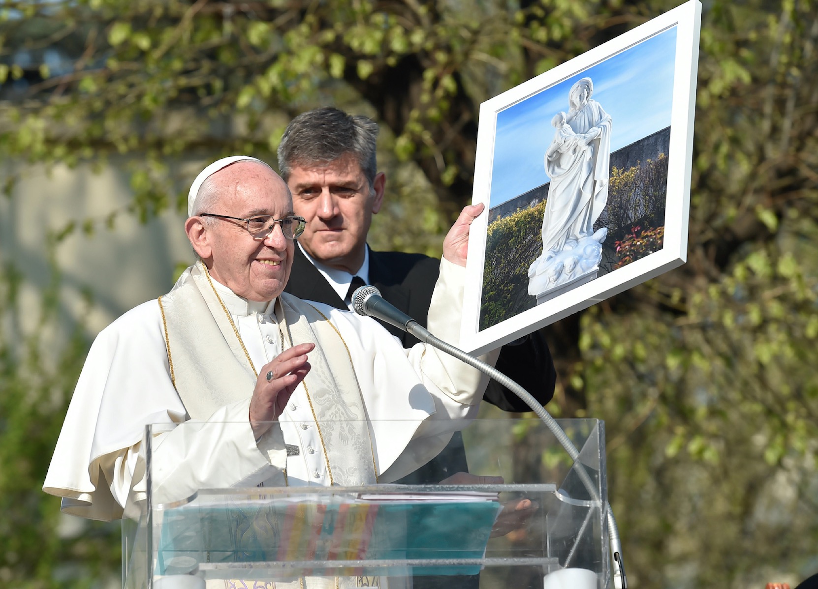 El Papa en Milán en la periferia 'Case Bianche' (Fto. Osservatore © Romano)