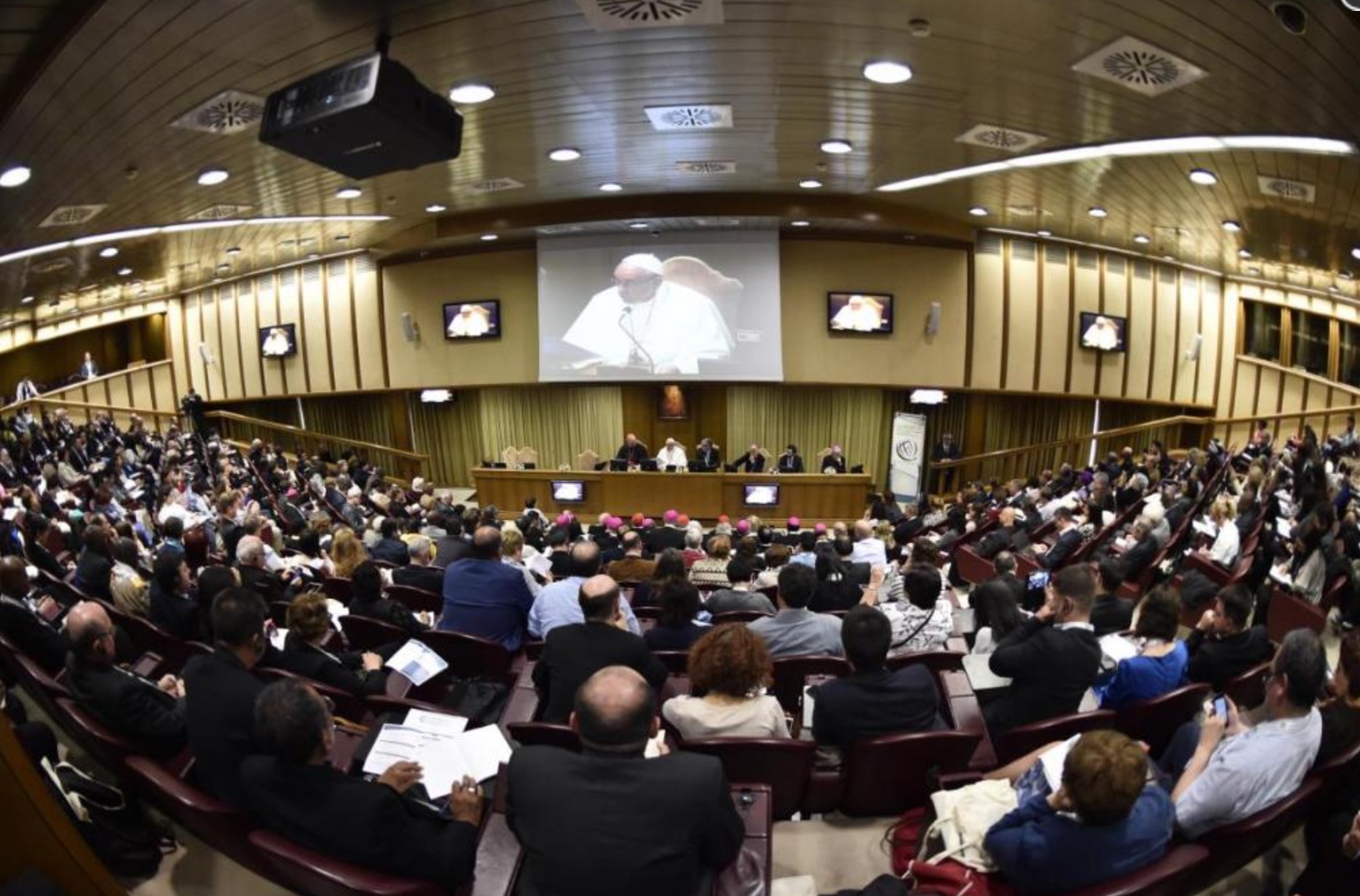 En el Aula nueva del Sínodo el Papa se encuentra con los participantes al congreso de la Acción Católica