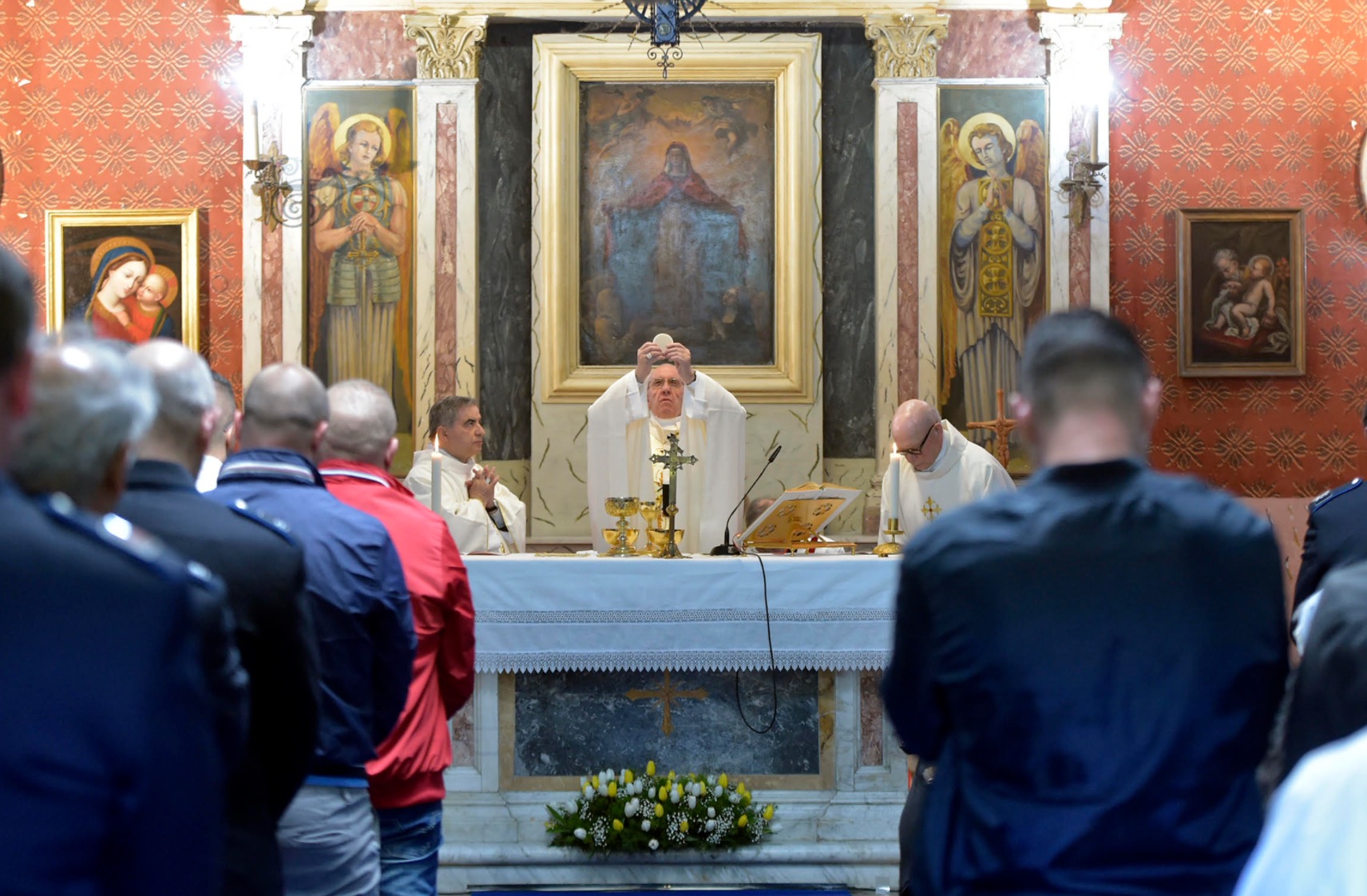 El Papa celebra en la cárcel de Paliano (Fto. Osservatore Romano)