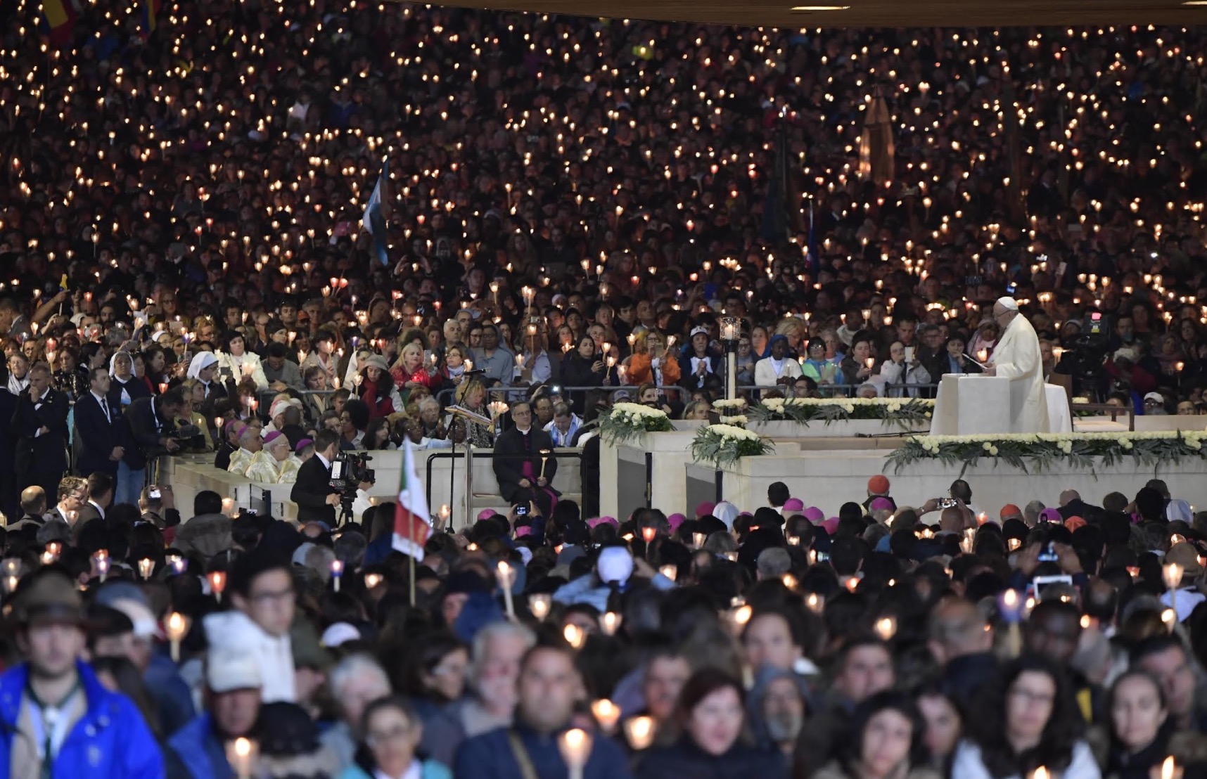 Fátima, ceremonia bendición de las velas (Osservatore © Romano)