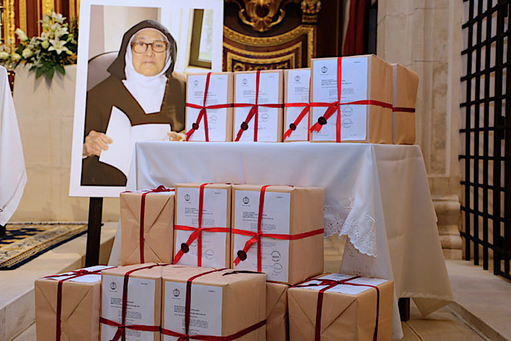 Las cajas lacradas que van a Roma para el proceso de beatificación