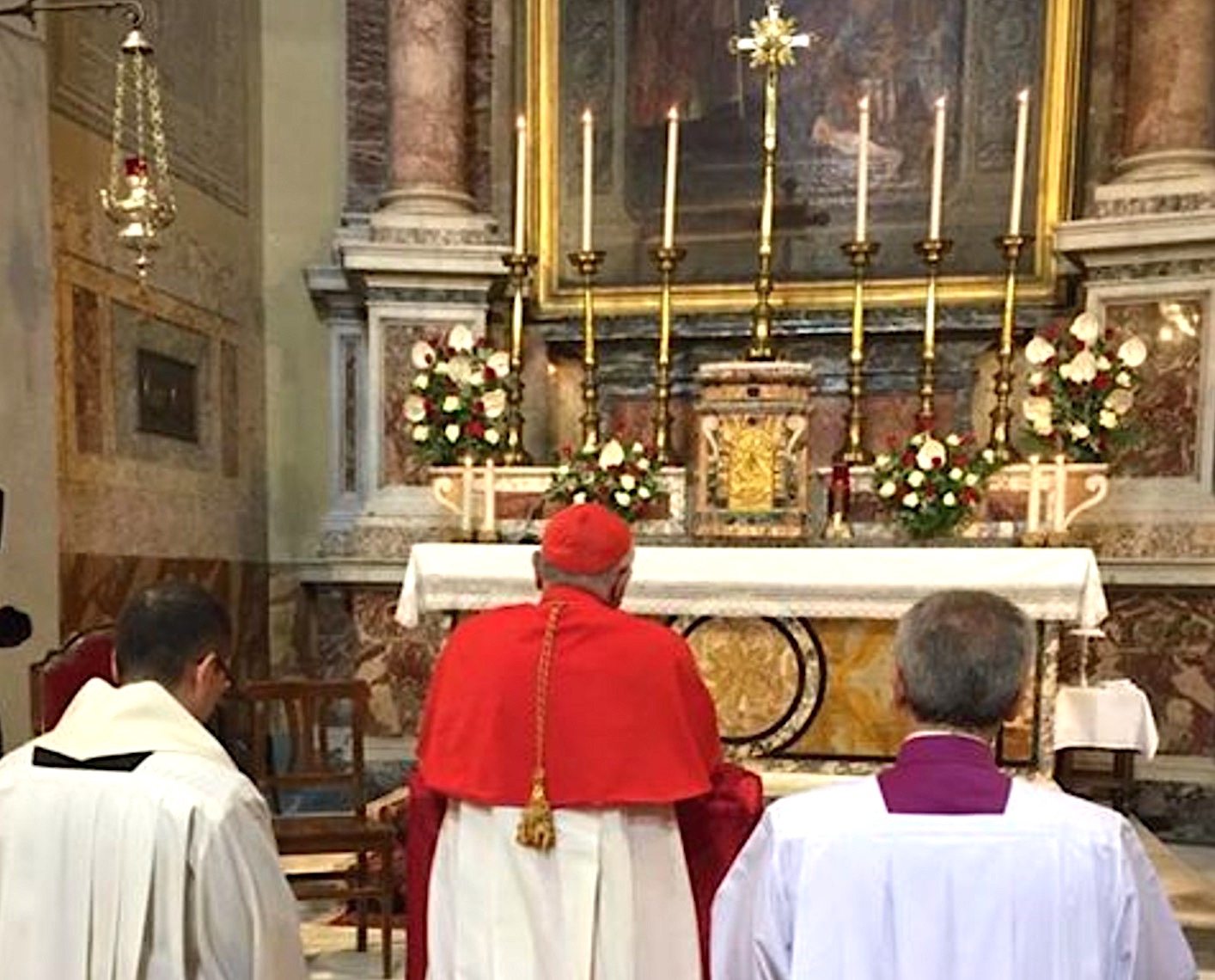 El cardenal Porras toma posesión de su iglesia en Roma