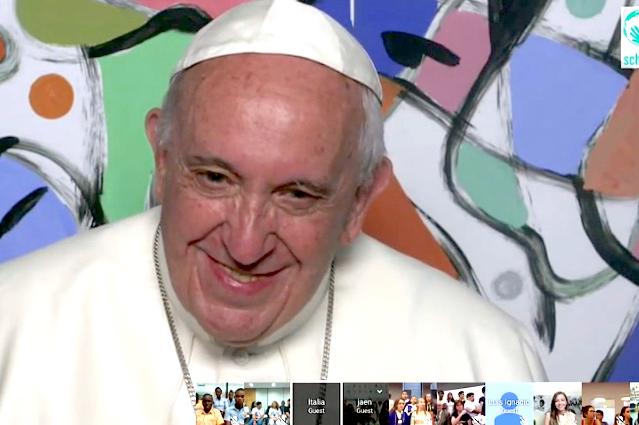 El Papa escucha el testimonio de los jóvenes