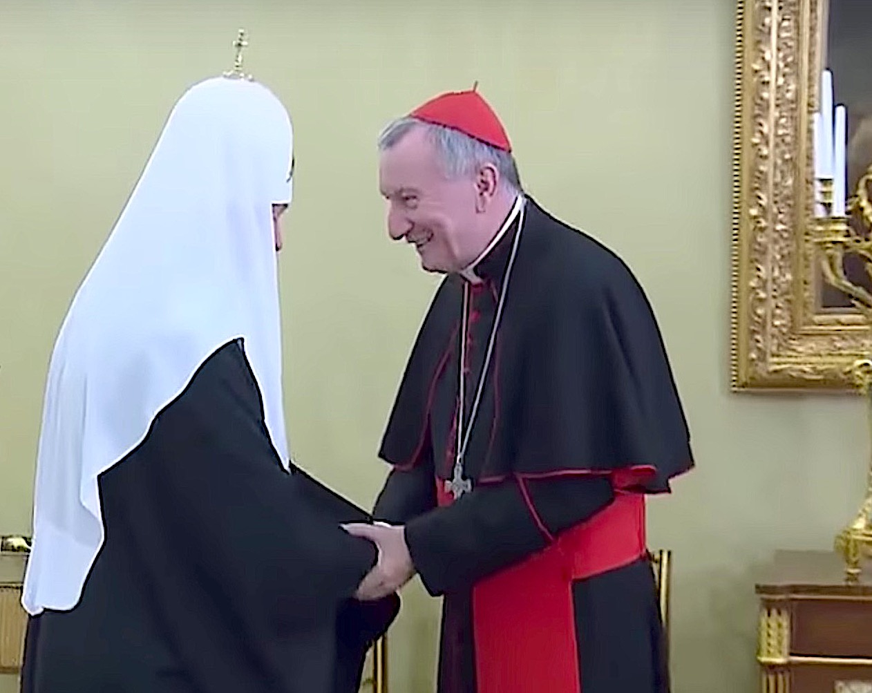 El cordial saludo entre el patriarca Ortodoxo Kirill y el secretario de Estado del Vaticano, Pietro Parolín (Video Ruply TV)