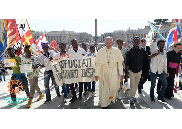 El Papa con refugiados e migrantes © Caritas Internationalis