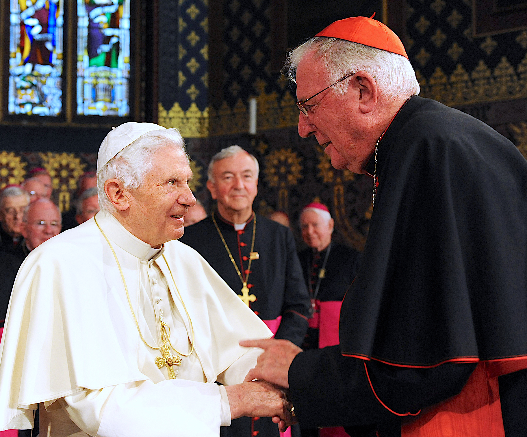 El cardenal Cormac Murphy-O’Connor con Benedicto XVI.jpg