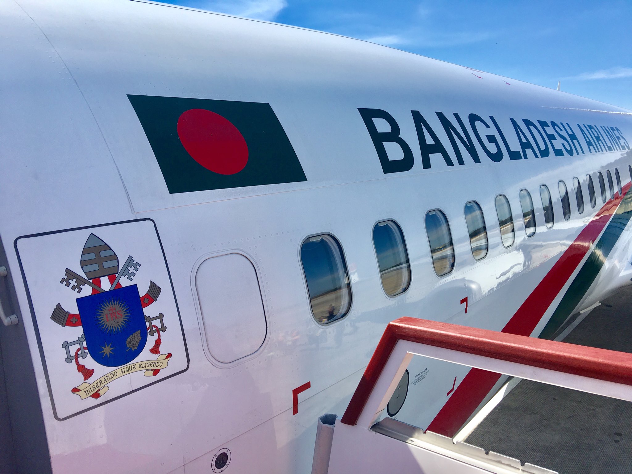 Avión que llevará al Papa a Bangladesh © Antonio Spadaro (Twitter)