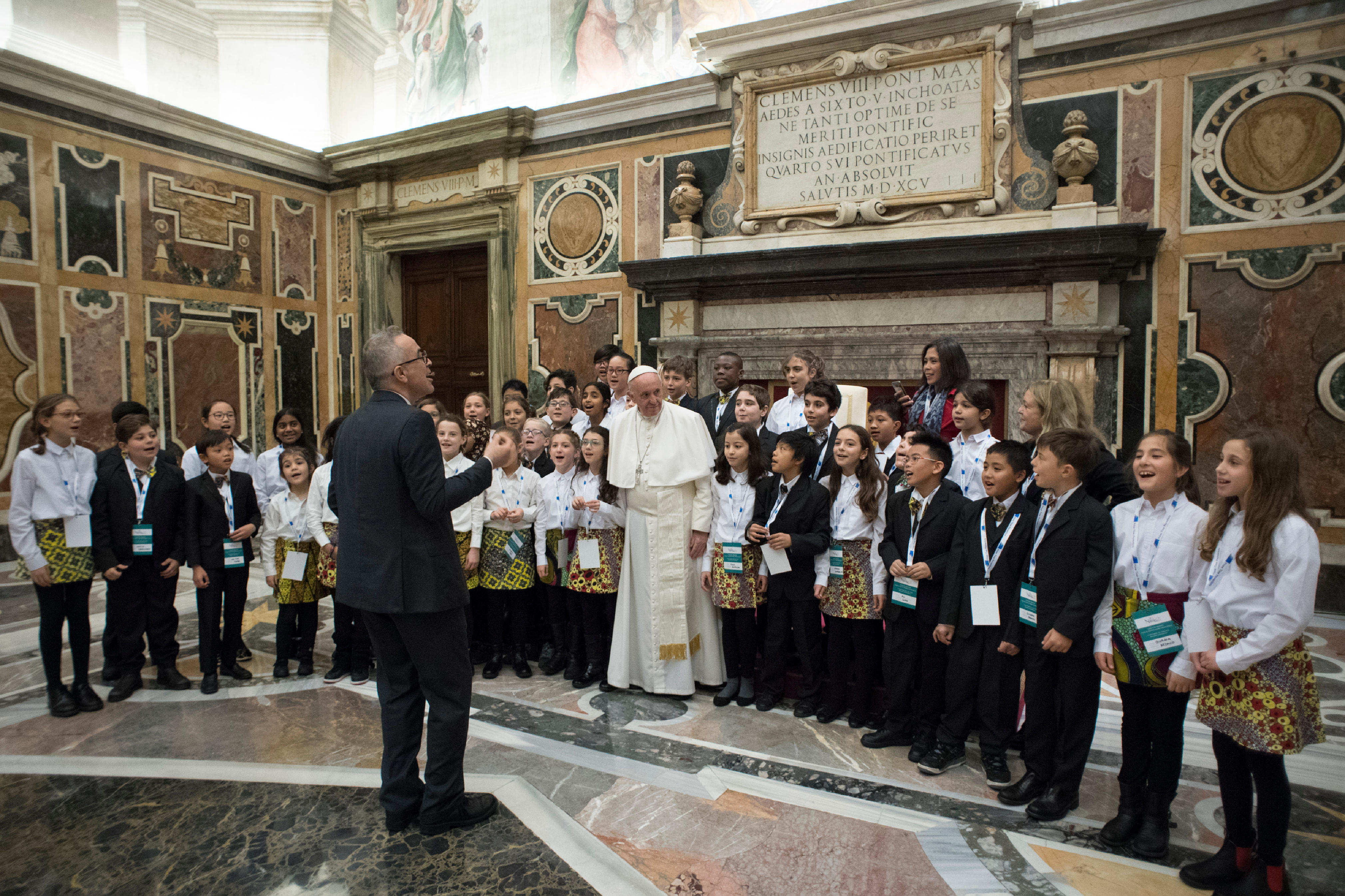El coro de niños ha recibido al Papa con un villancico © L´Osservatore Romano
