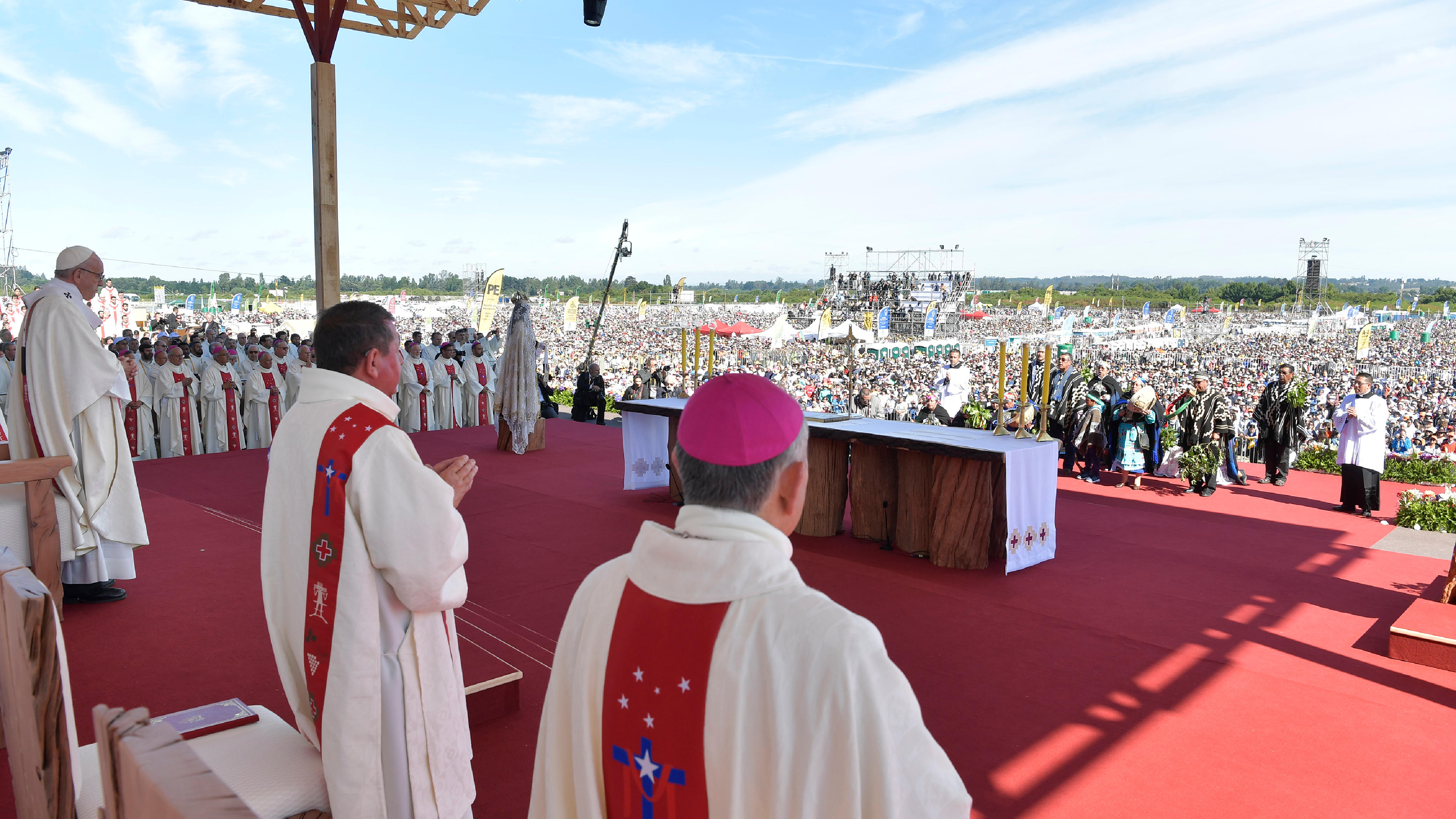 El Papa Francisco celebra la Misa por el progreso de los pueblos en Temuco © L'Osservatore Romano