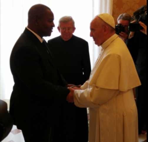 El Papa Francisco se reunió con el Presidente de la República Centroafricana, el 18 de Abril de 2016