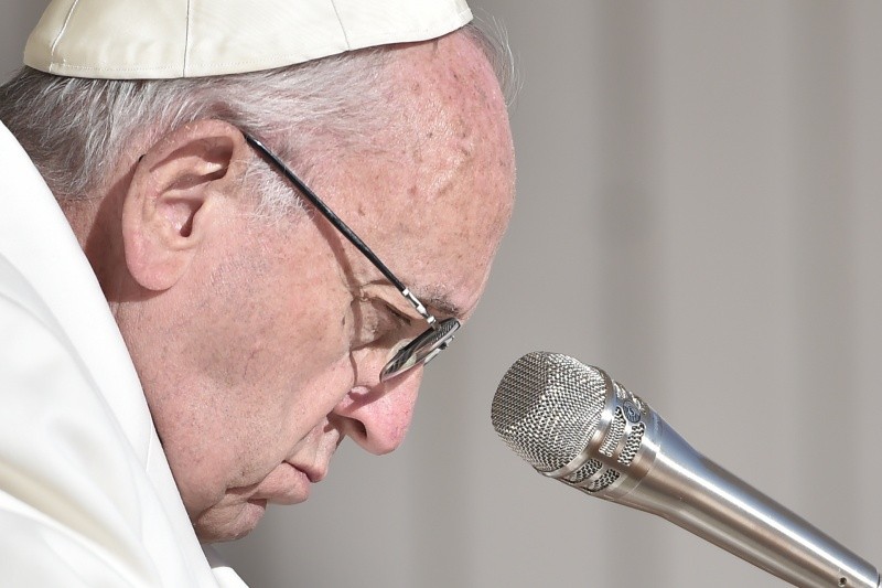 El Papa Francisco en oración © Vatican Media
