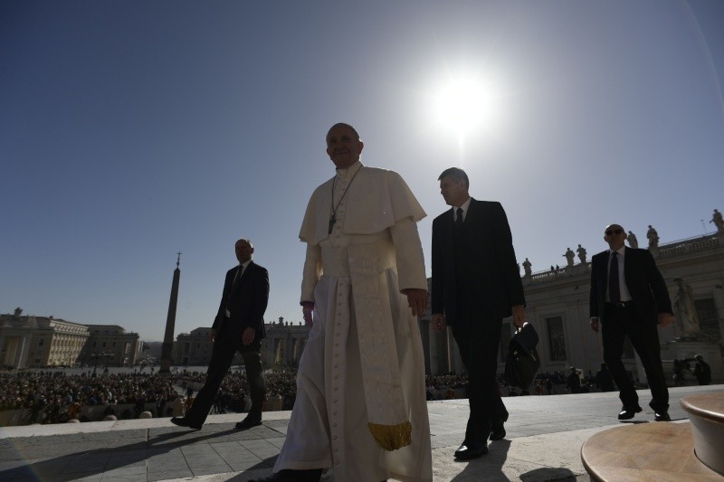El Papa llega a la plaza de San Pedro © Vatican Media