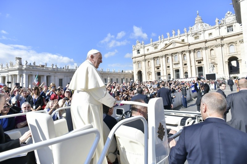 El Papa llega a la plaza de San Pedro, 16 mayo 2018 © Vatican Media