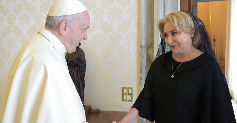 Francisco recibe a la Primera Ministra de Rumanía © Vatican Media