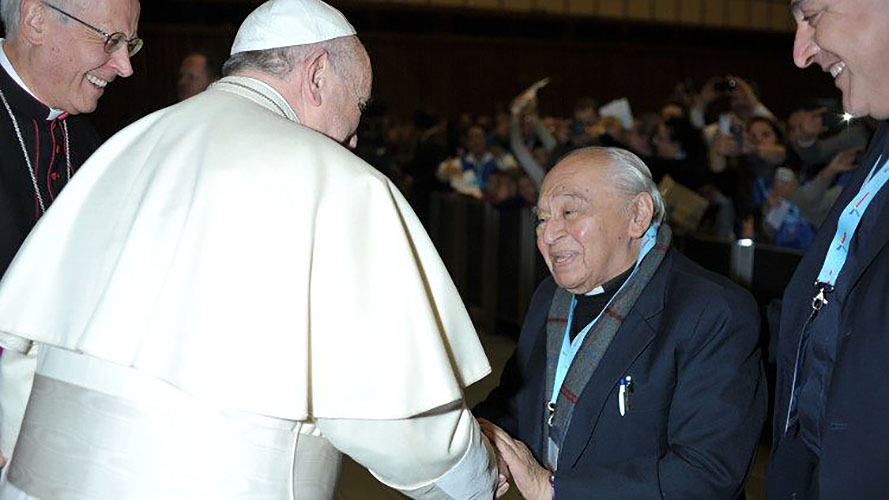 El Papa saluda a Gustavo Gutiérrez © Vatican Media