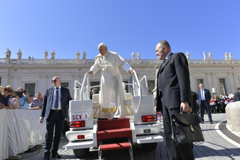 El Papa llega a la plaza de San Pedro, audiencia general 27 junio 2018 © Vatican Media