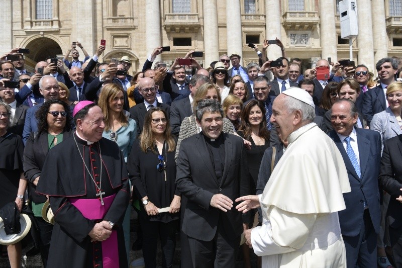 El Papa saluda a los miembros de la Cadena COPE © Vatican Media